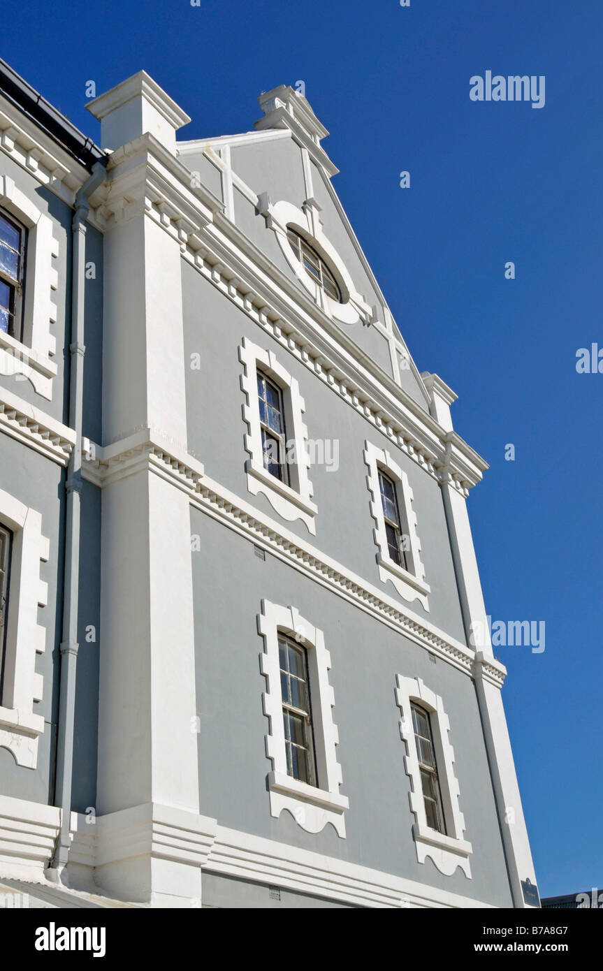 Cape Town – A Vibrant Trading Port at the Heart of Africa Cape Town – A Vibrant Trading Port at the Heart of Africa