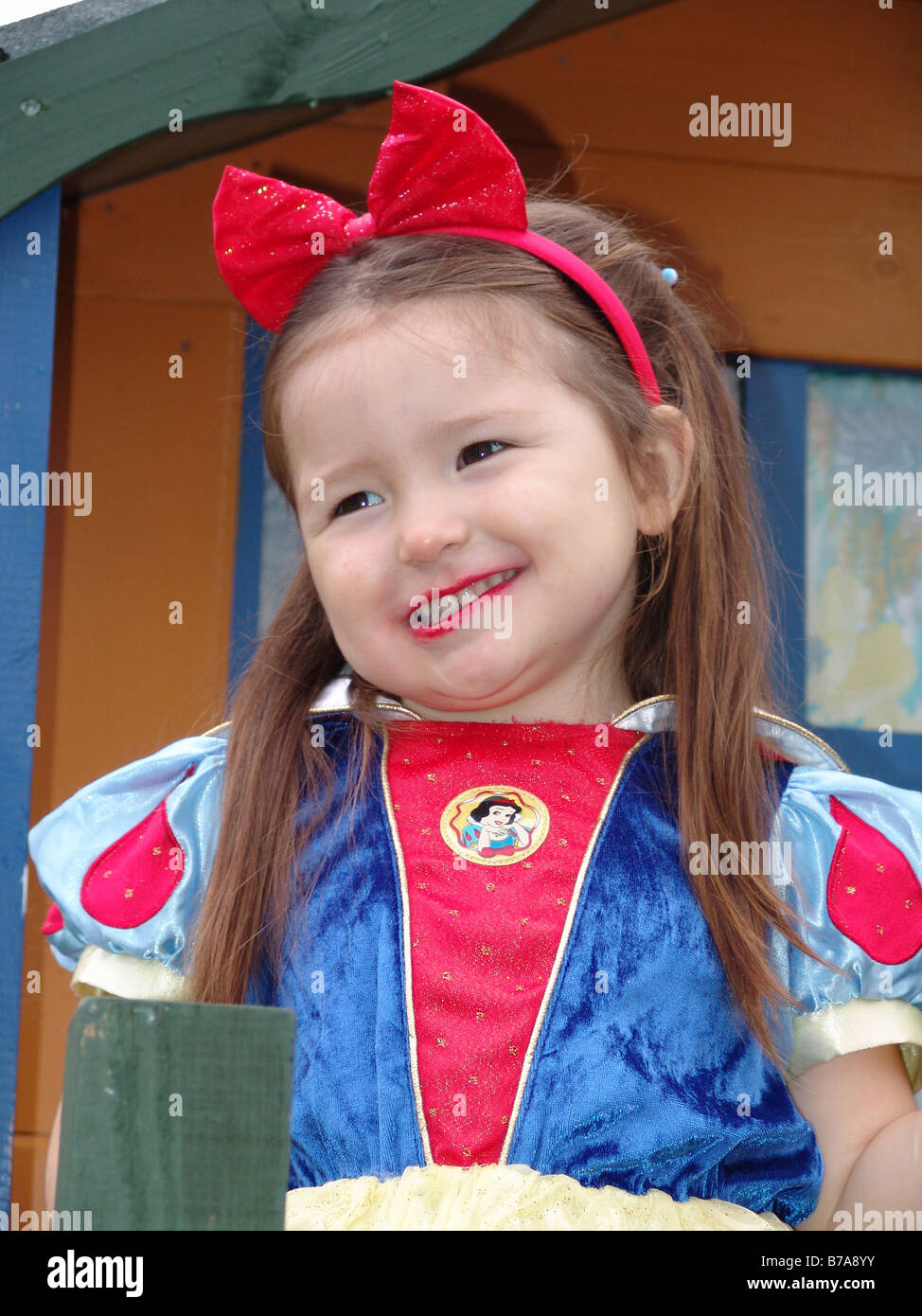 A Little Girl With A Snow White Fancy Dress Costum Stock Photo Alamy a-little-girl-with-a-snow-white-fancy-dress-costum-stock-photo-alamy