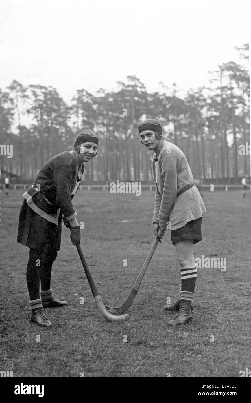 Historical photo, women's hockey, ca. 1920 Stock Photo