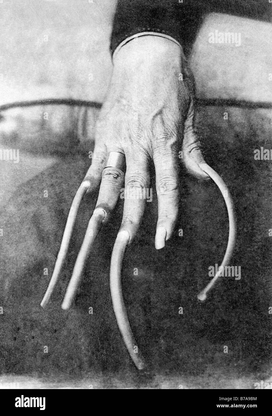 Historic photo, long fingernails, China, ca. 1910 Stock Photo