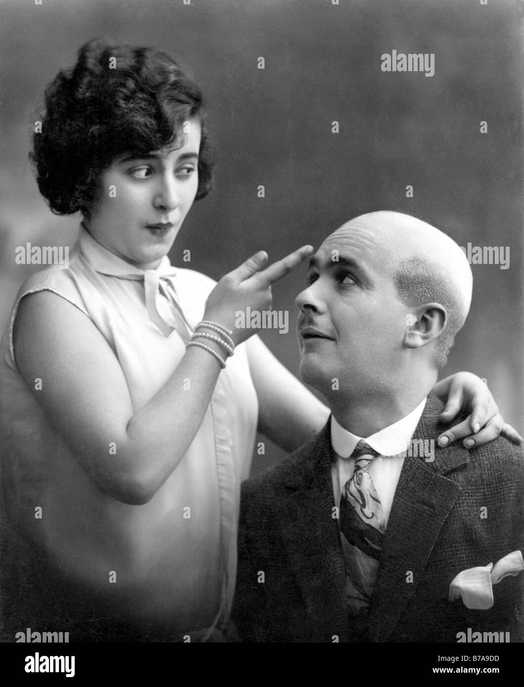 Historic photo, woman and bald man, Warum hat Egon keine Haare?, 'Why doesn't Egon have any hair?' ca. 1920 Stock Photo