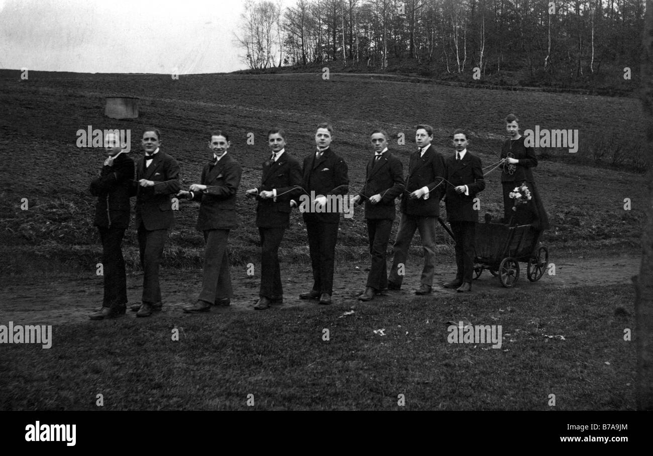 Historic photo, group of wandering men, ca. 1920 Stock Photo