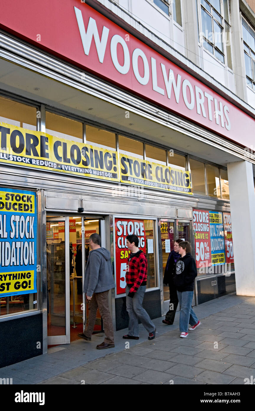 Woolworths closing down sale closed credit crunch london hires stock