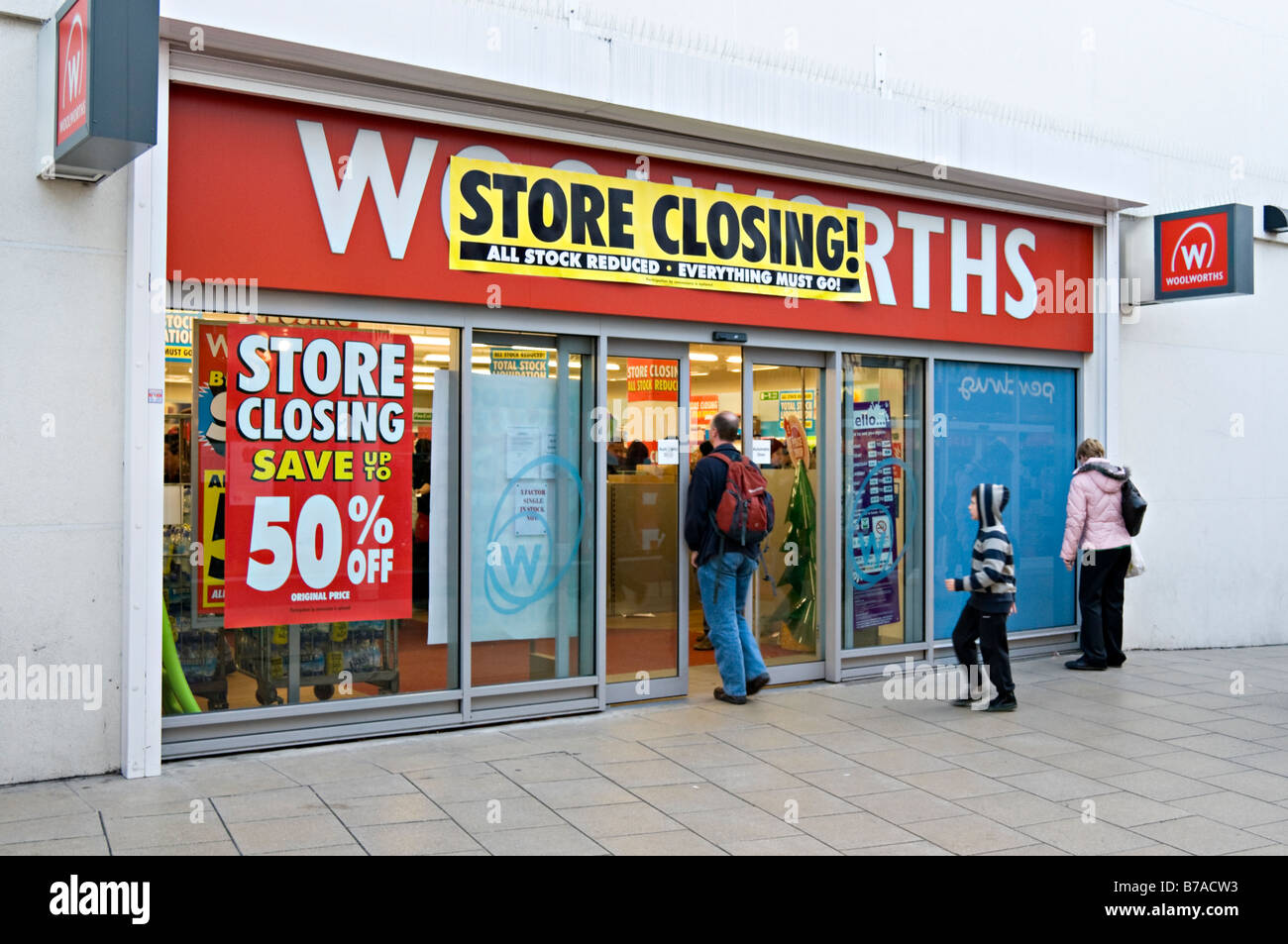 Woolworths store closing down sale London UK Stock Photo Alamy
