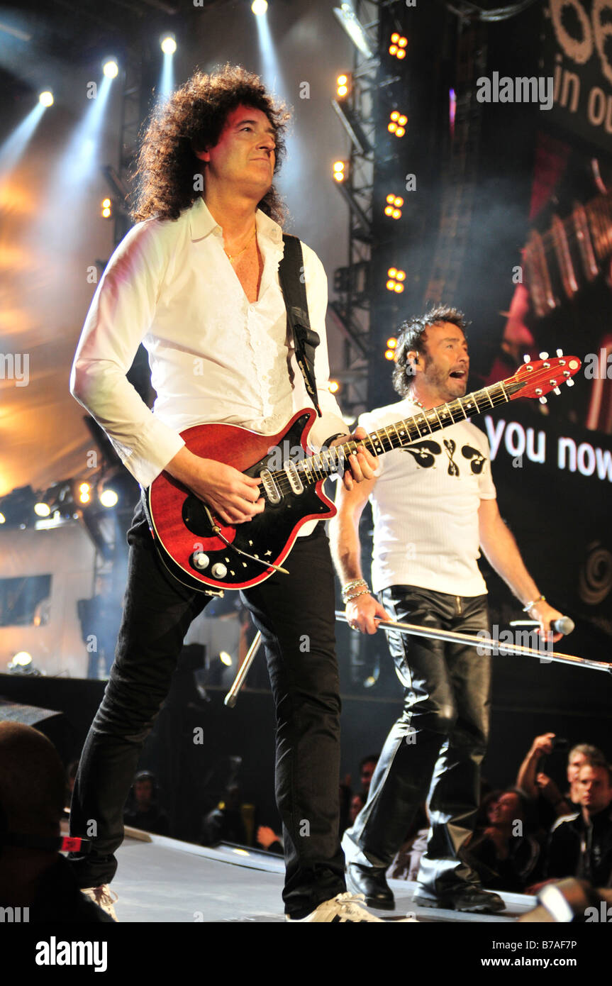 Paul Rogers and Brian May of Queen perform at a London concert Stock Photo