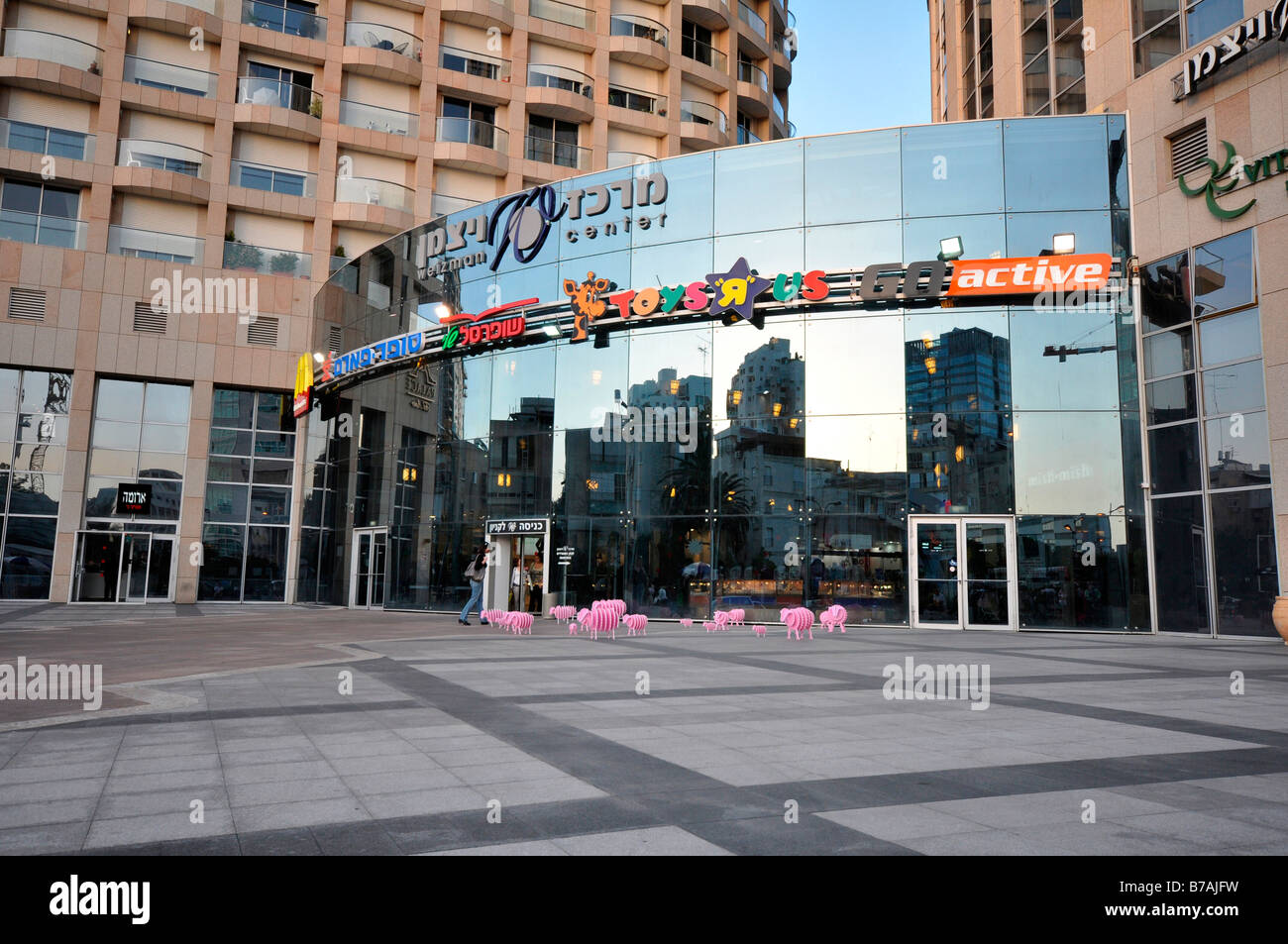 Israel Tel Aviv The Main Entrance To The Weizman Center Shopping Mall 