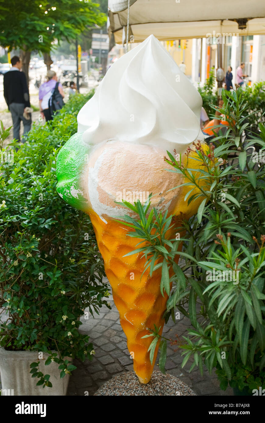 giant ice cream cone on street Stock Photo Alamy