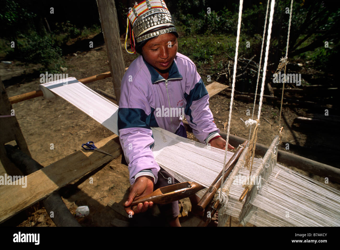 Laos, Luang Nam Tha province, Muang Sing, Lakham village, Akha ethnic minority, woman weaving with a loom Stock Photo