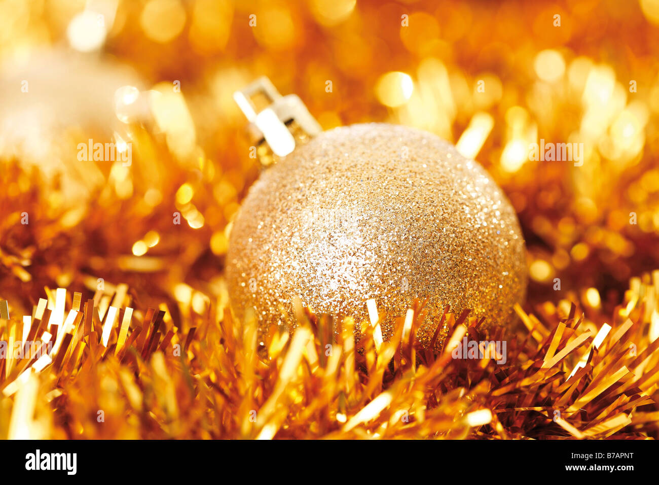Gold Glitter Christmas Nail Art - wide 2