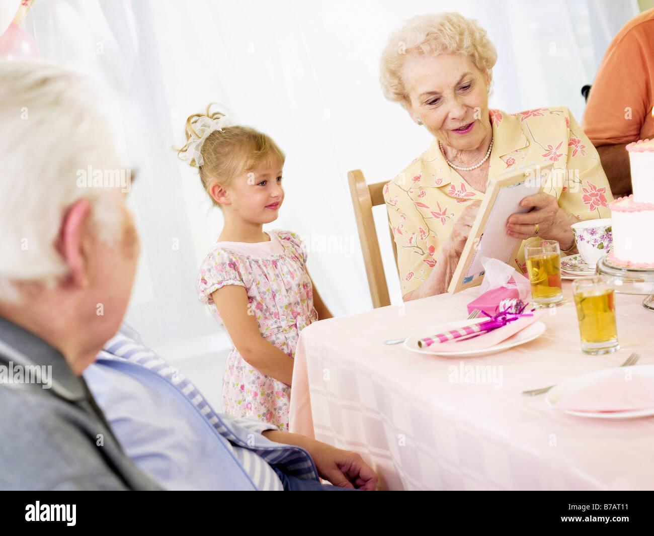 6 year old girl birthday cake hi-res stock photography and images - Alamy