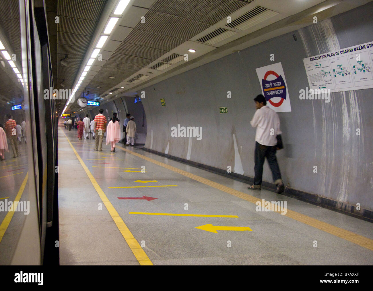 Platform of Chawri Bazar MRT Station on the Delhi Metro Rail system