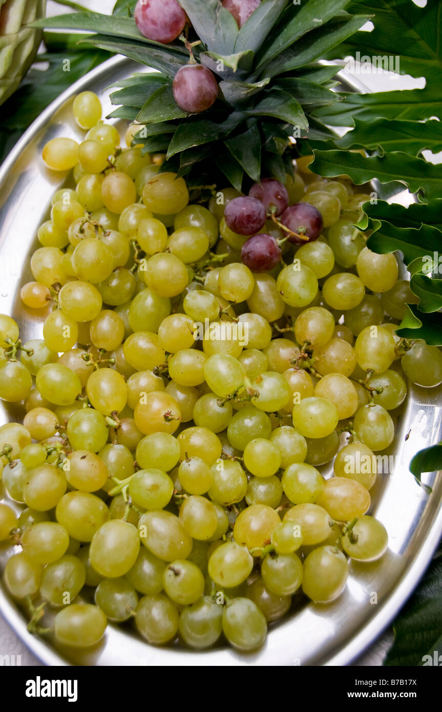 White grapes on a serving dish Stock Photo Alamy