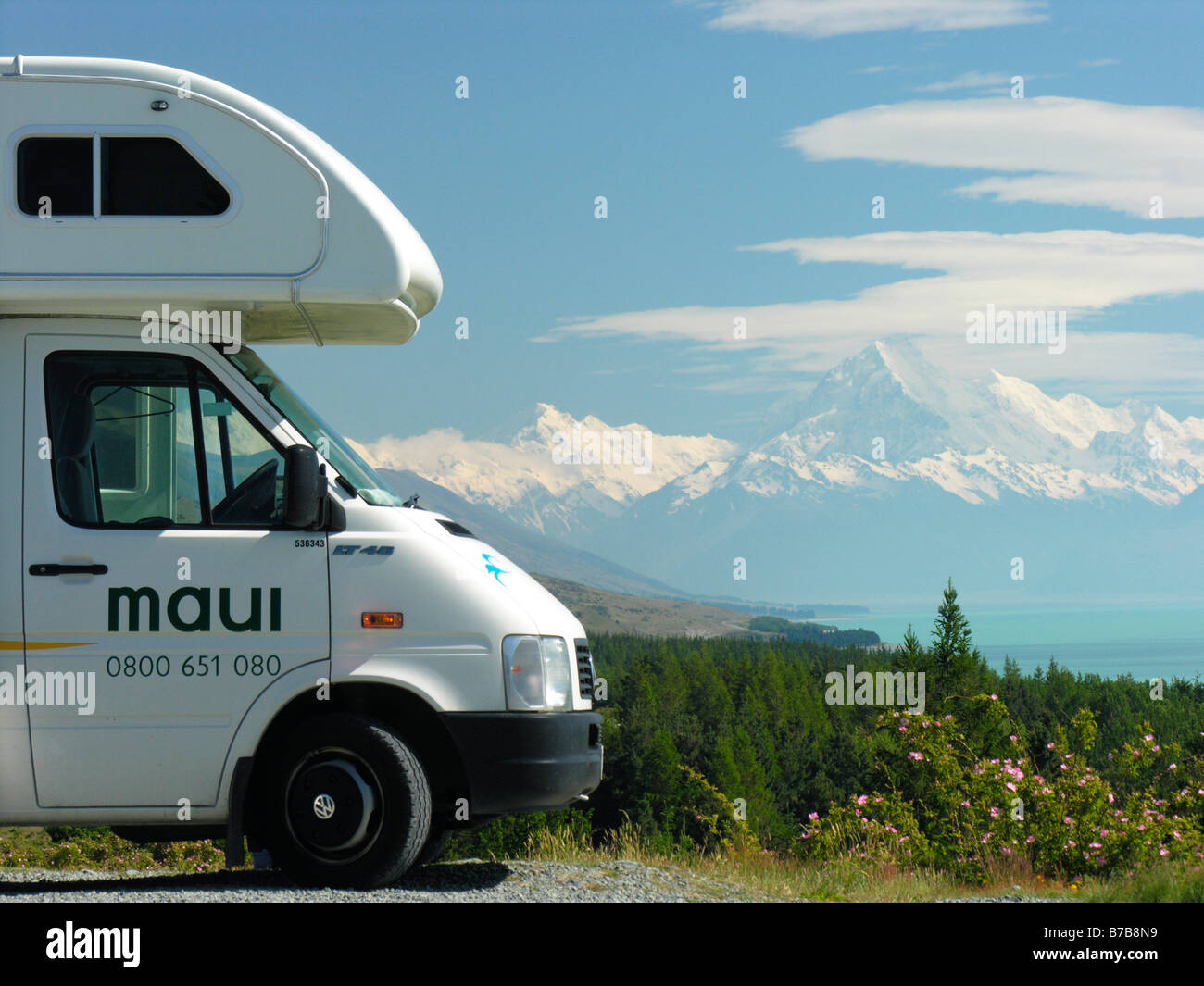 Campervan at Lake Pukaki and Mount Cook range Southern Alps New Zealand South Island Stock Photo