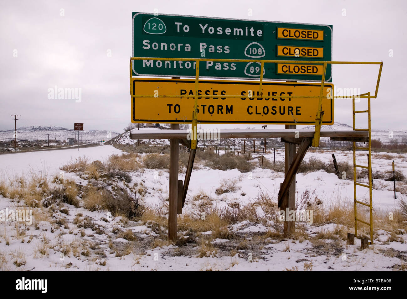 Road sign indication winter road closures in California Stock Photo Alamy