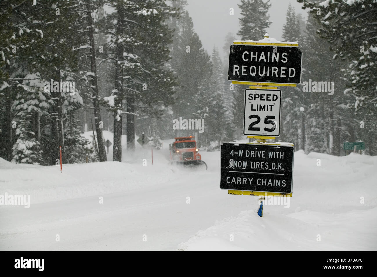 Snow storm warning hires stock photography and images Alamy