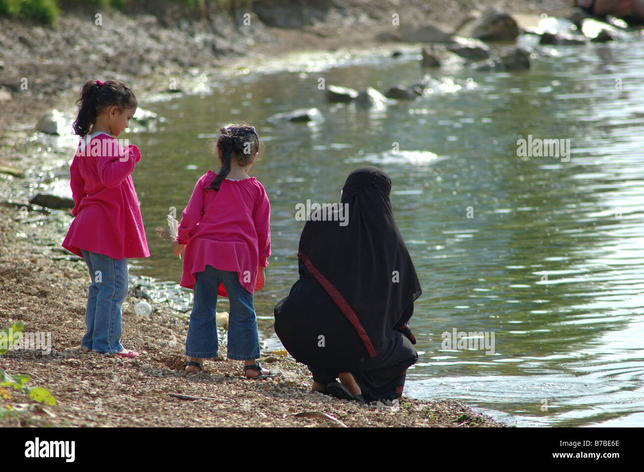 muslim mother and daughters, Rutland Water, England, UK Stock Photo