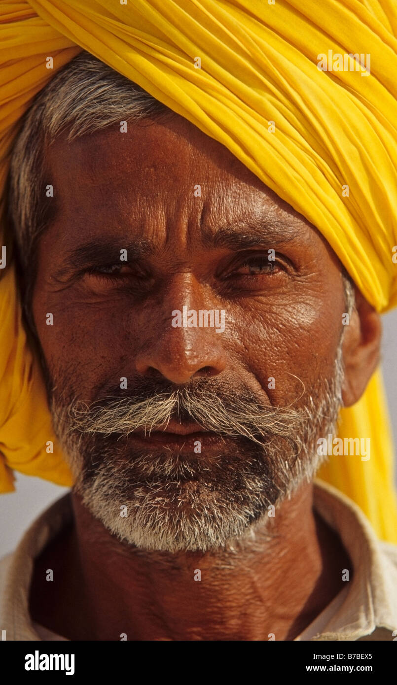 Indian man wearing turban hi-res stock photography and images - Alamy