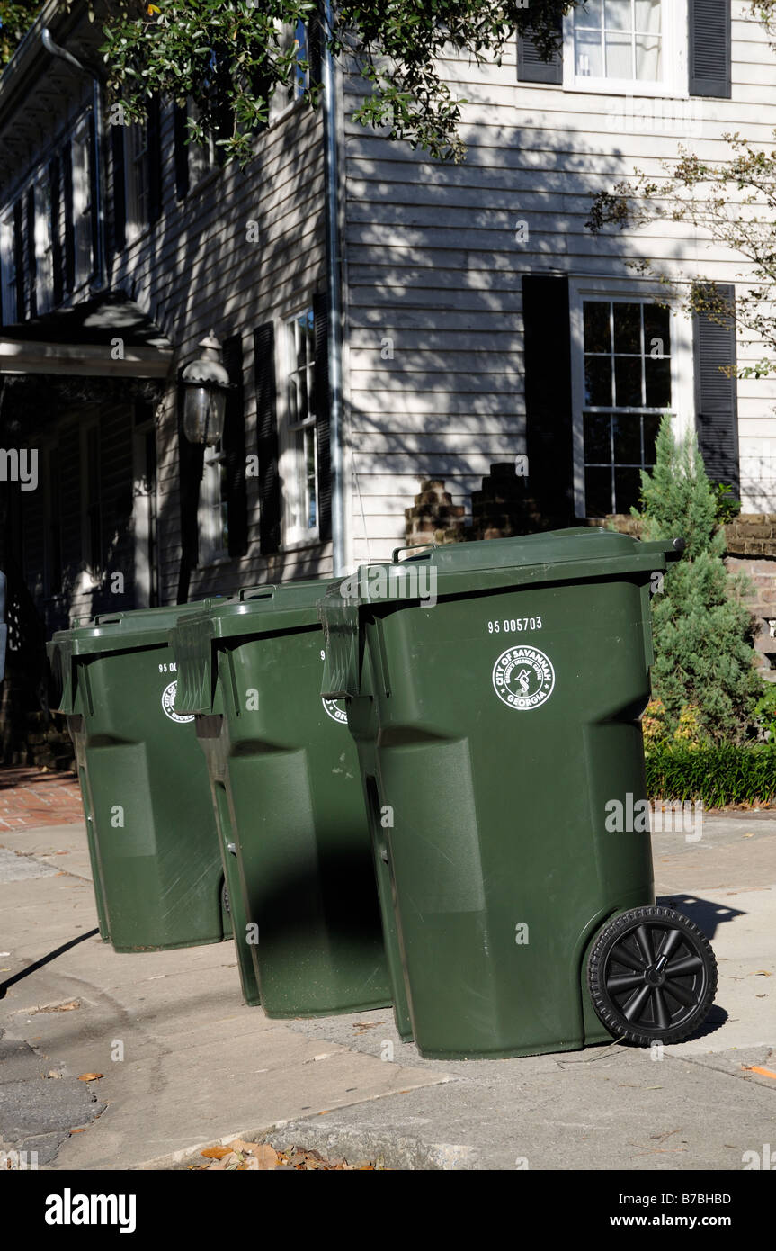 Wheelie bins hi-res stock photography and images - Alamy