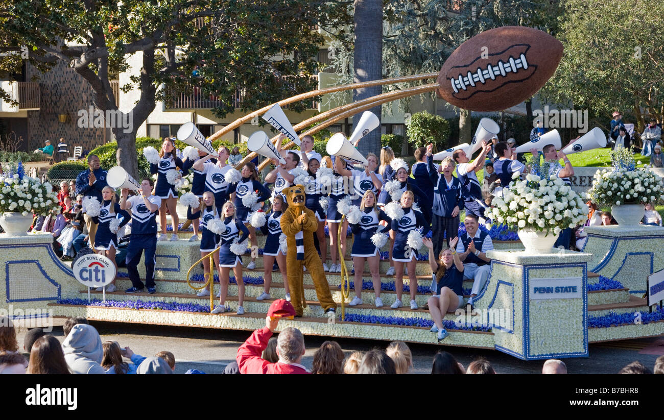 Penn State Nittany Lion football team cheerleaders in the annual New Years Day Rose Bowl Parade, Pasadena, California, USA Stock Photo