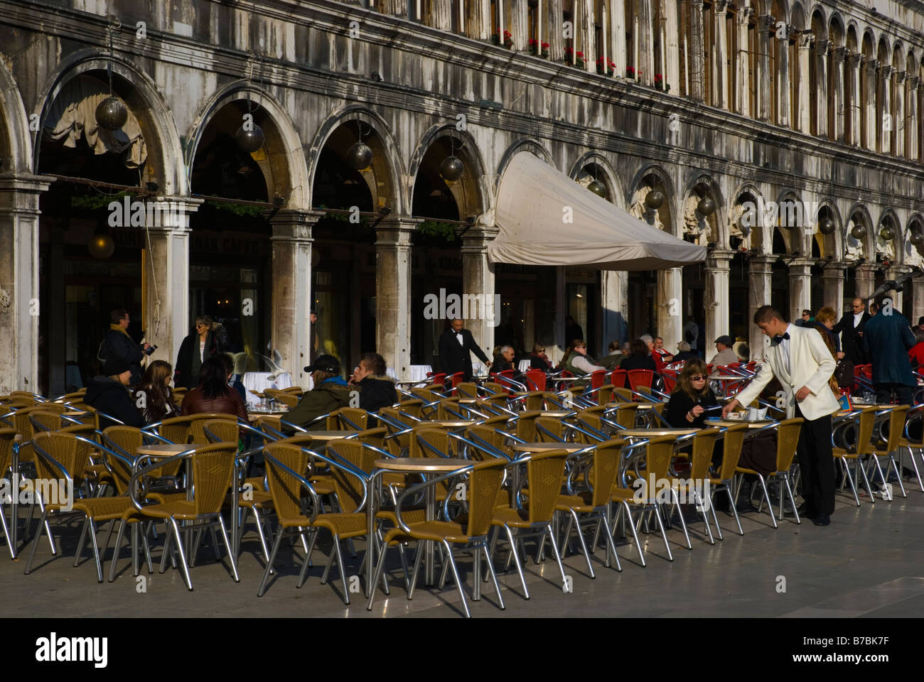 Restaurant terraces in square hi-res stock photography and images - Alamy