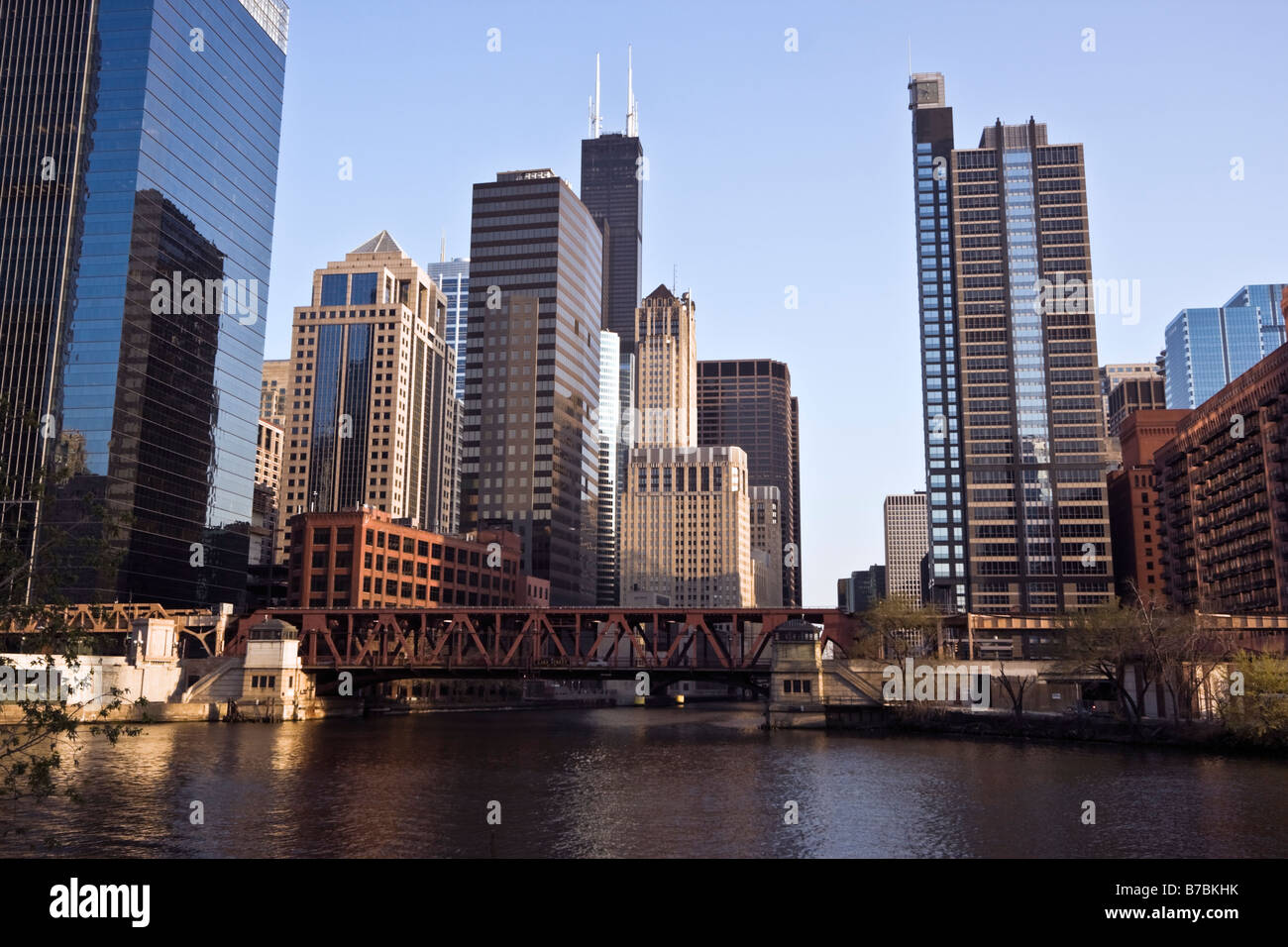 Chicago river lighting hi-res stock photography and images - Alamy
