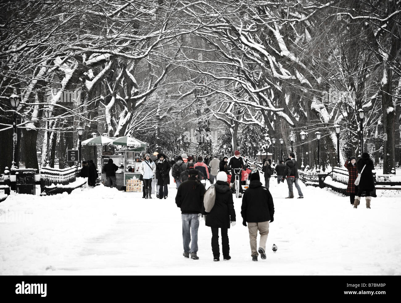 Central park snow new york mall hi-res stock photography and images - Alamy