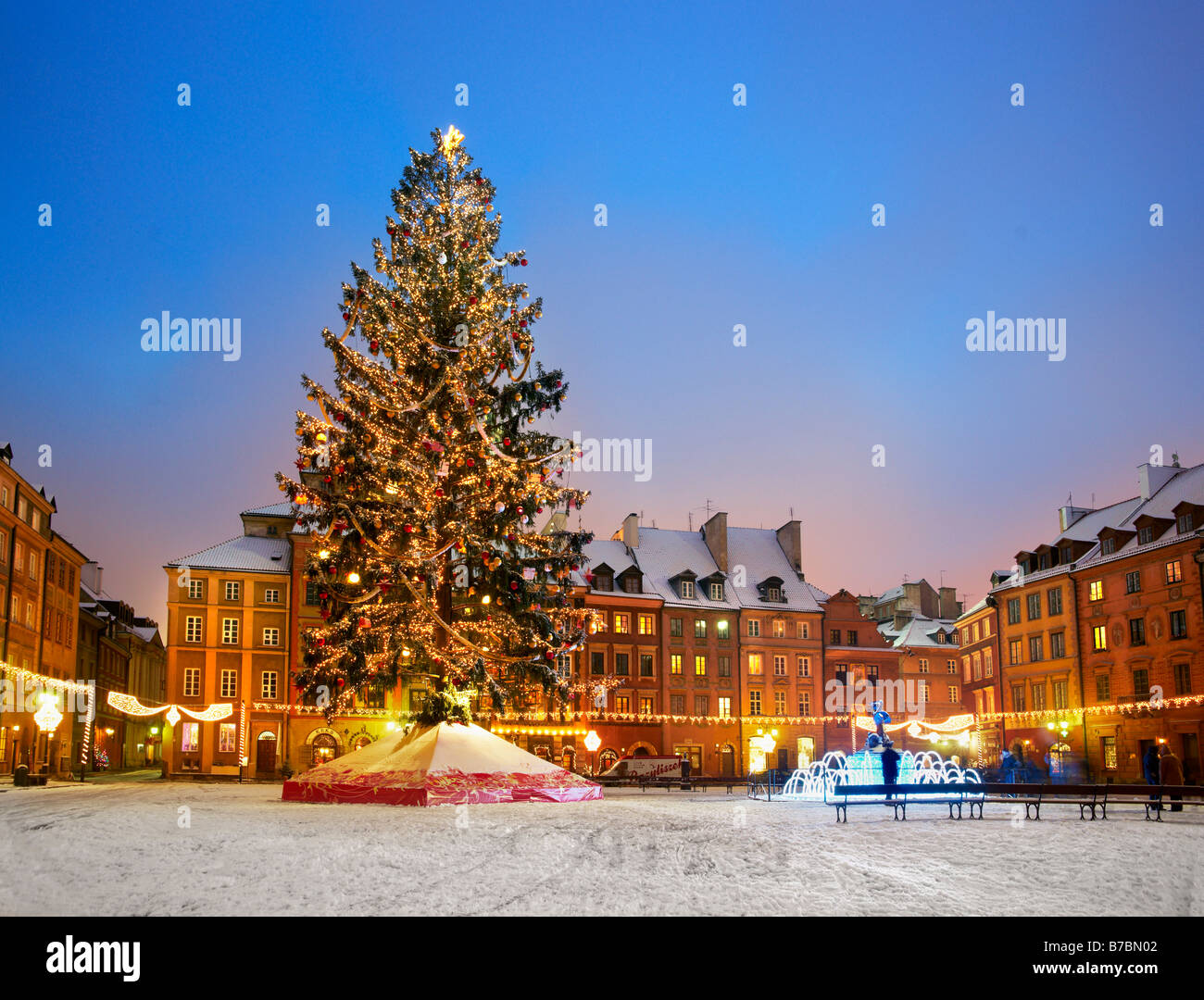 Christmas Tree Warsaw Old Town Square Poland Stock Photo Alamy christmas-tree-warsaw-old-town-square-poland-stock-photo-alamy