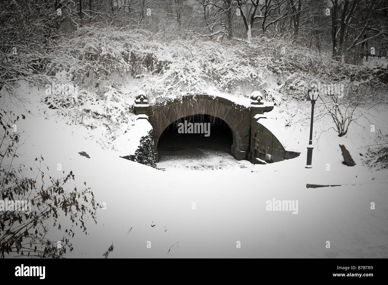 Covered tunnel hires stock photography and images Alamy