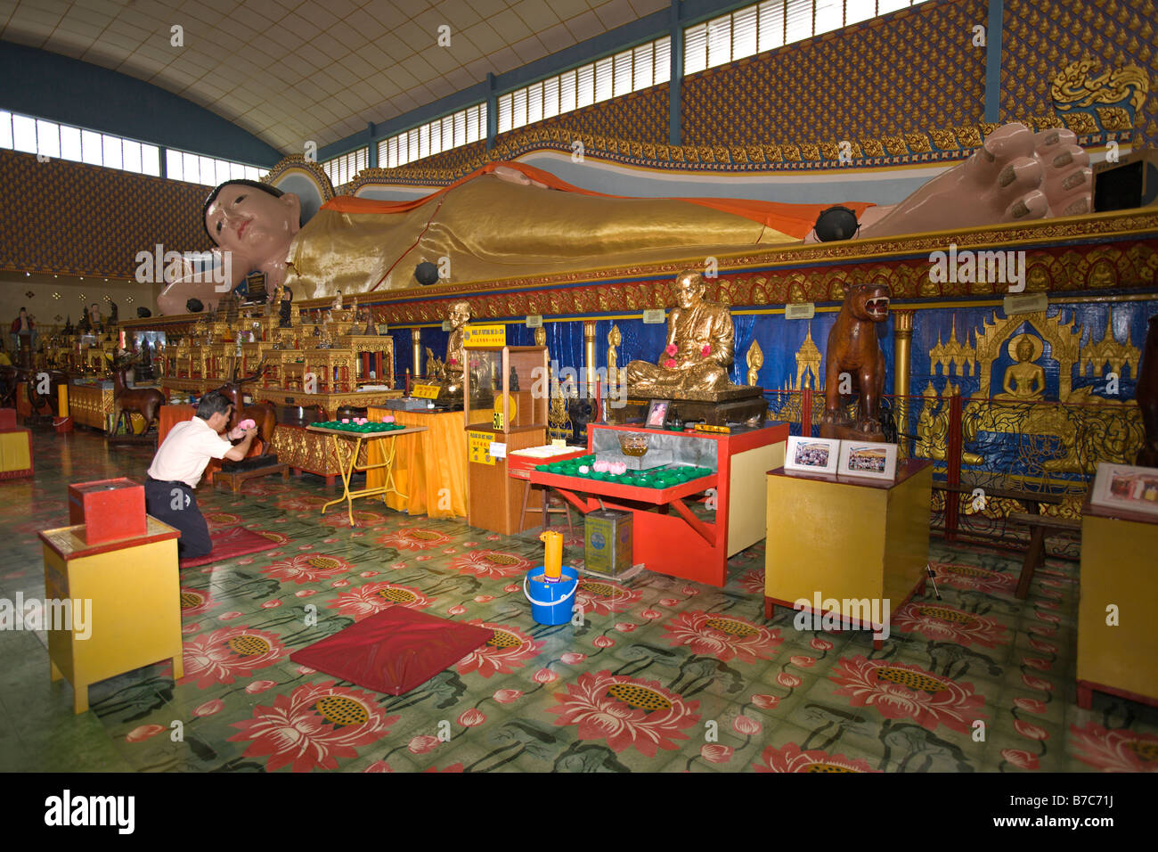 Leaning Buddha at Wat Chaiyamangalaram aka Wat Chaiya, Penang, Malaysia Stock Photo