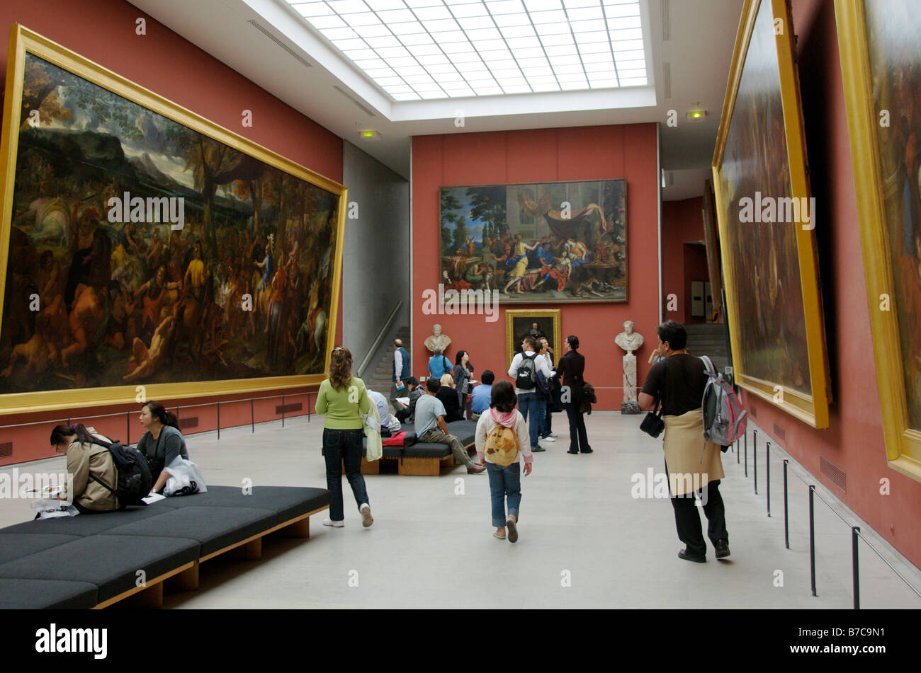 Paris, Louvre, tourists inside the art gallery Stock Photo