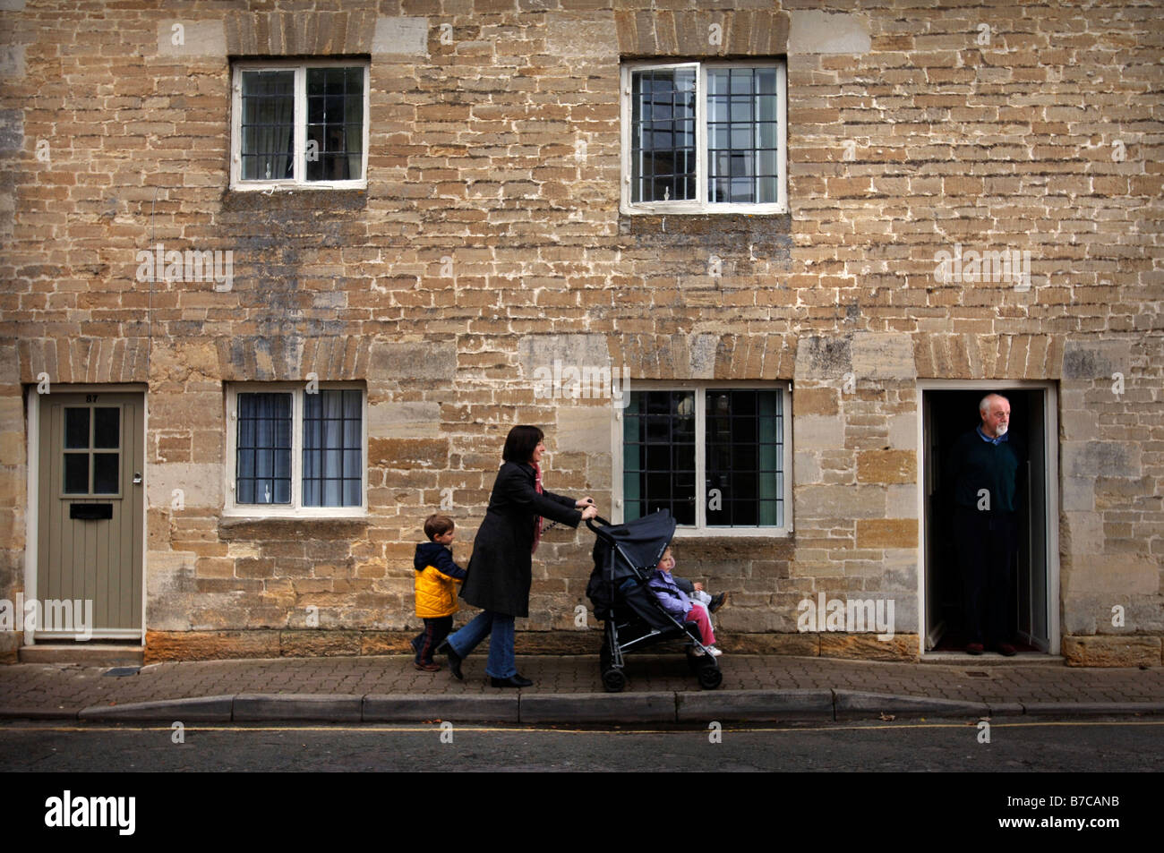 Threshold housing charity hires stock photography and images Alamy