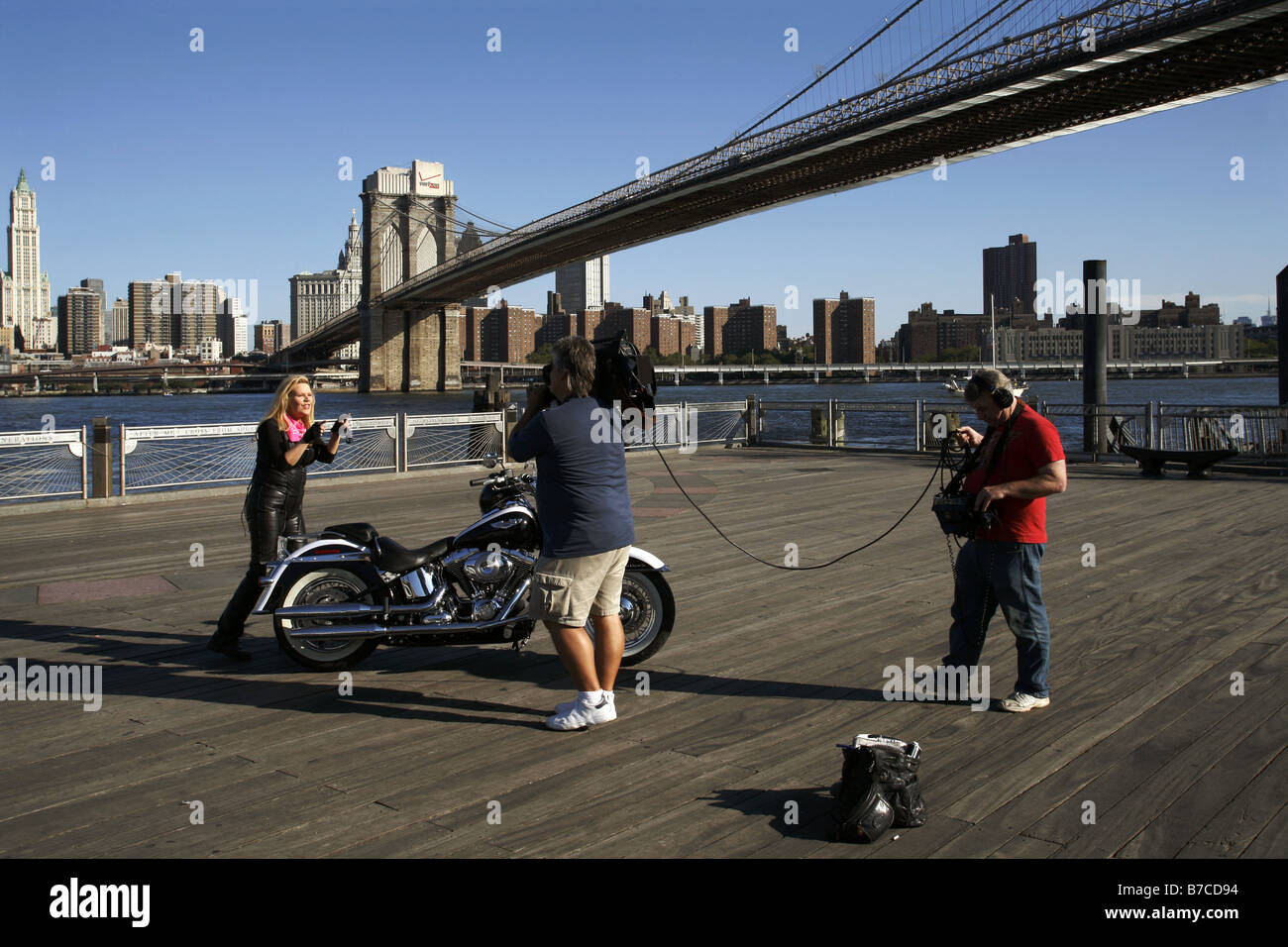 Film Crew & Brooklyn Bridge, Fulton Ferry Landing, New York City, USA Stock Photo