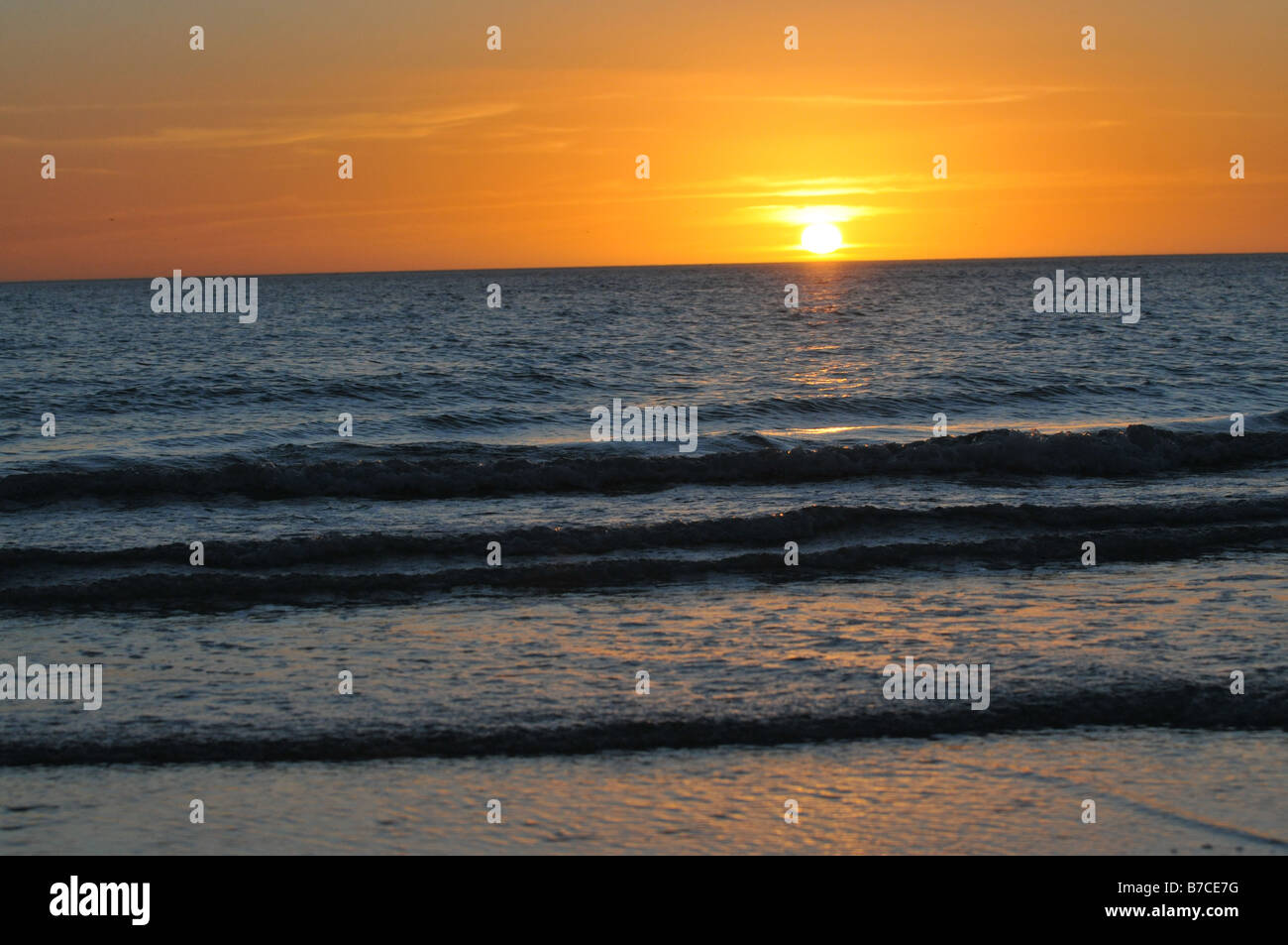 Tropical resort city sunset hi-res stock photography and images - Alamy