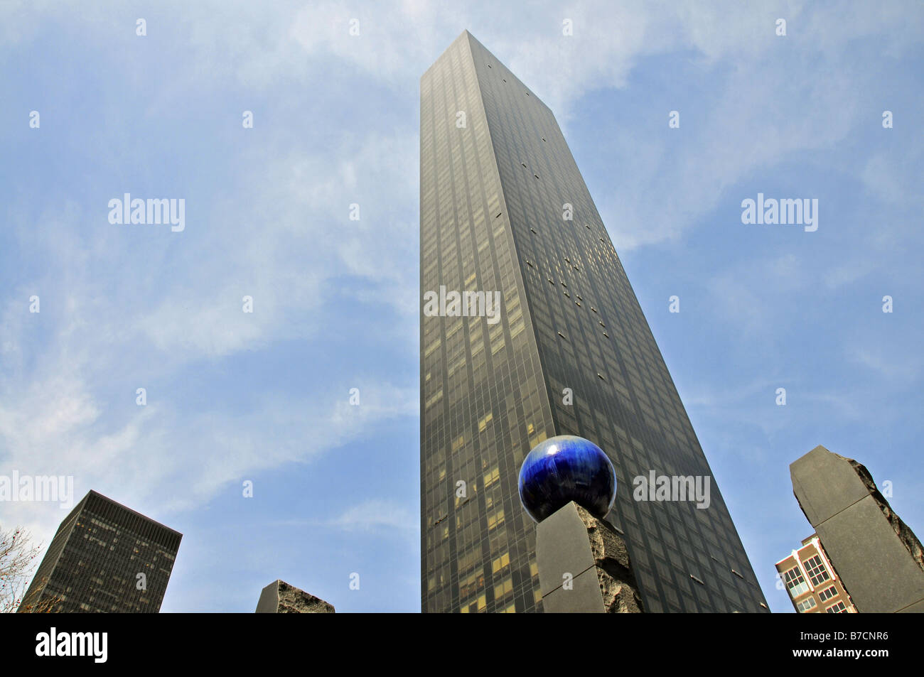 Raoul Wallenberg-Memorial in front of the highest residential building of the world, Trump World Tower, United Nations Plaza, U Stock Photo