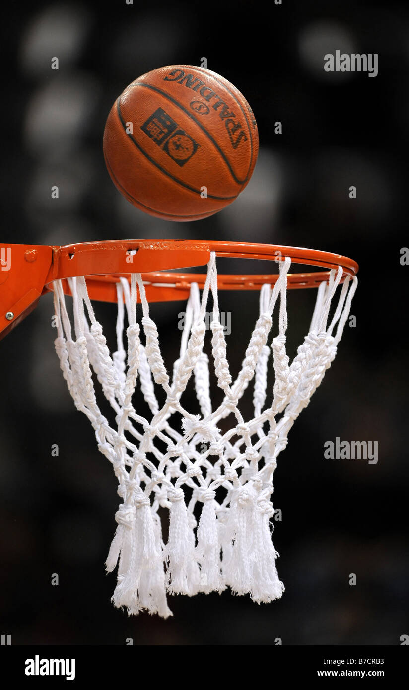 ball dropping into basketball hoop, series picture 4/7 Stock Photo Alamy
