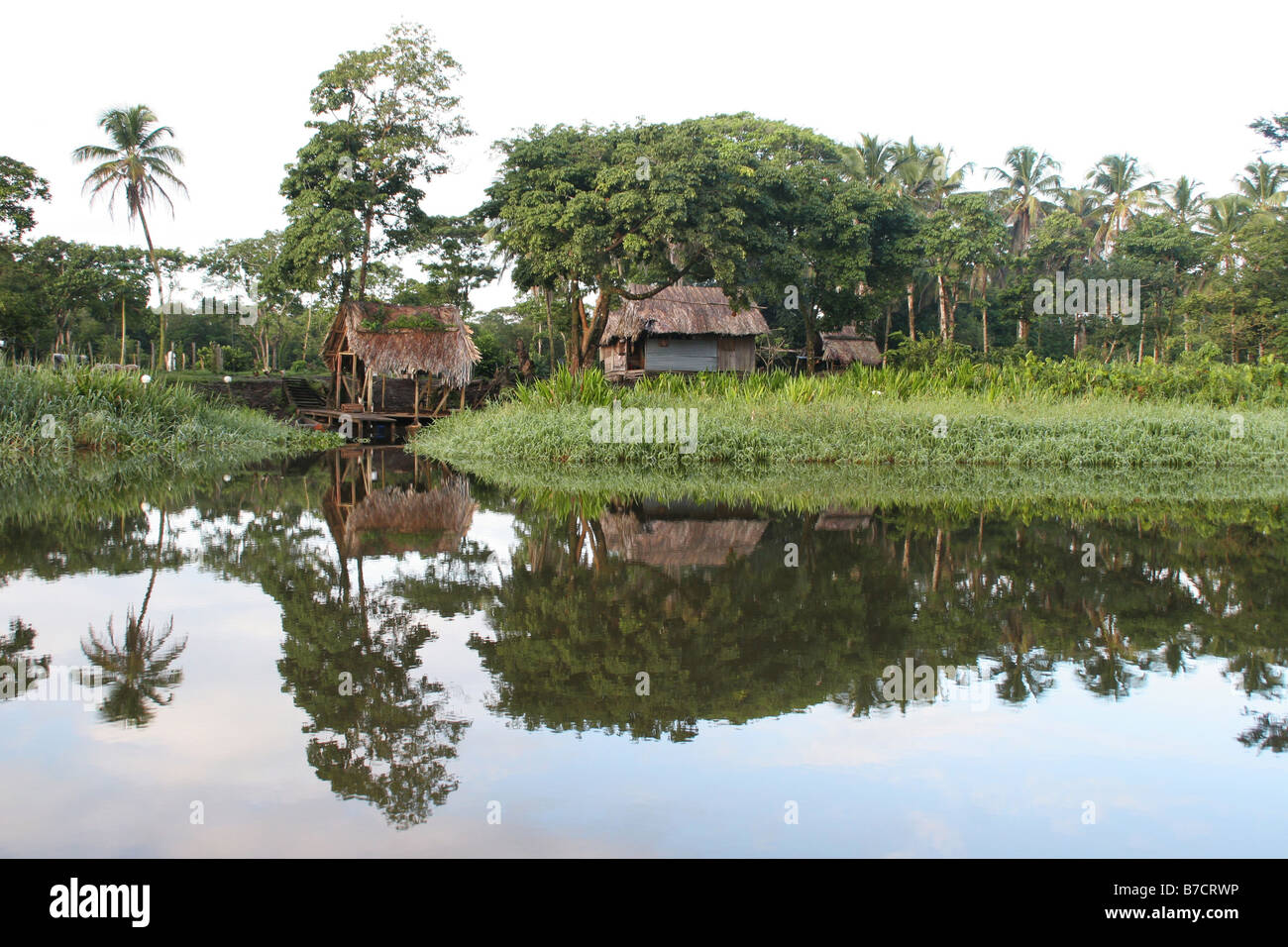 Palm huts on the shore of the  Rio San Juan River in Nicaragua, Nicaragua, Rio San Juan Stock Photo