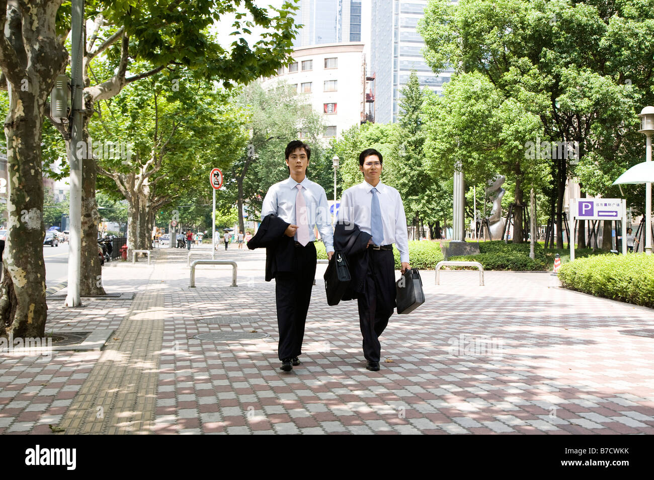 Men in black suit walking hi-res stock photography and images - Alamy