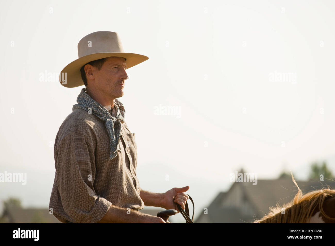 Cowboy riding a horse hi-res stock photography and images - Alamy