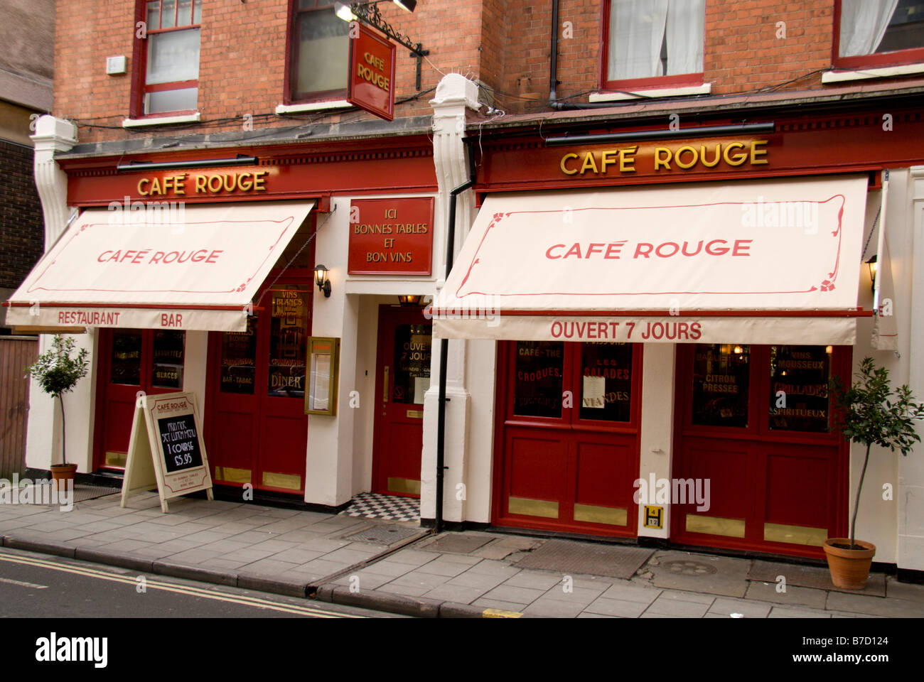 The shop front of Cafe Rouge, Little Clarendon St Oxford, England. Jan 2009 Stock Photo