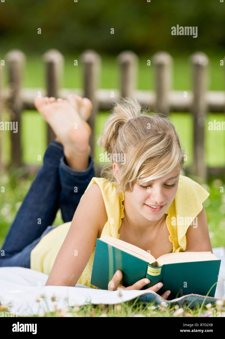 молодая гвардия фадеева обложка. читать книгу молодая. читать книгу молодая. молодая гвардия фадеева. читать книгу молодая.