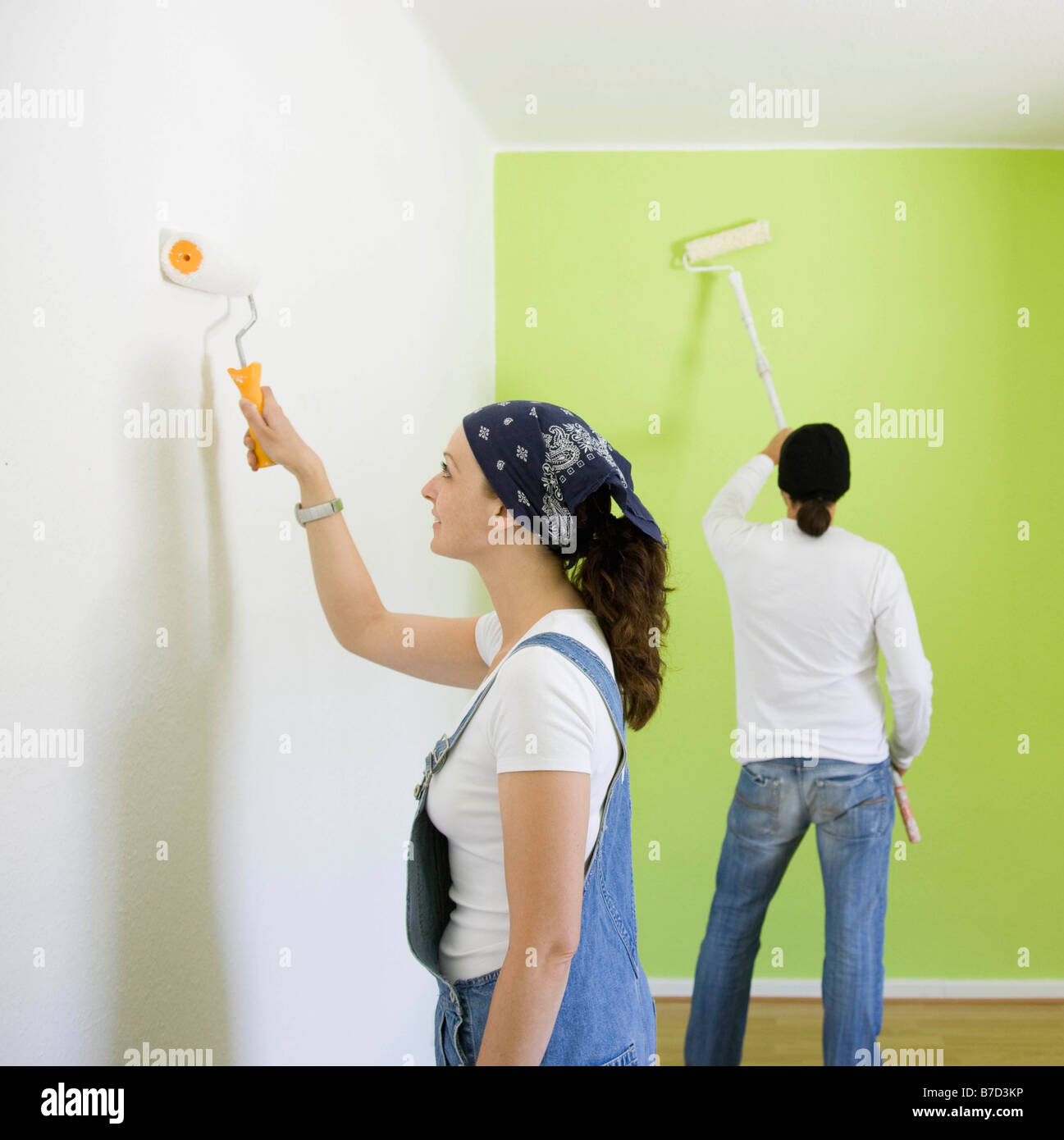 Man and woman painting hi-res stock photography and images - Alamy