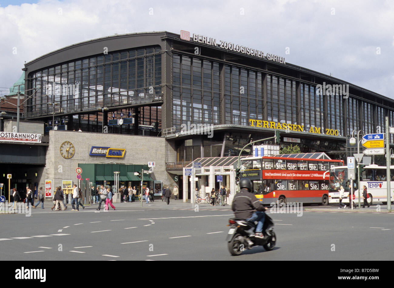 Berlin zoologischer garten station hires stock photography and images