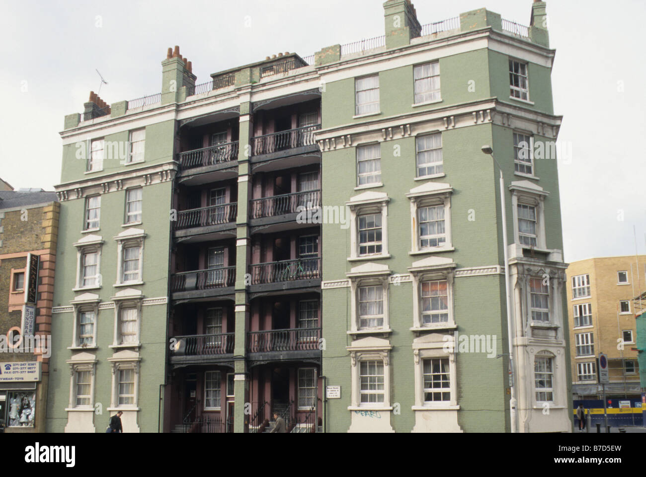 London Tenement Building Commercial Road E1 Stock Photo Alamy london-tenement-building-commercial-road-e1-stock-photo-alamy