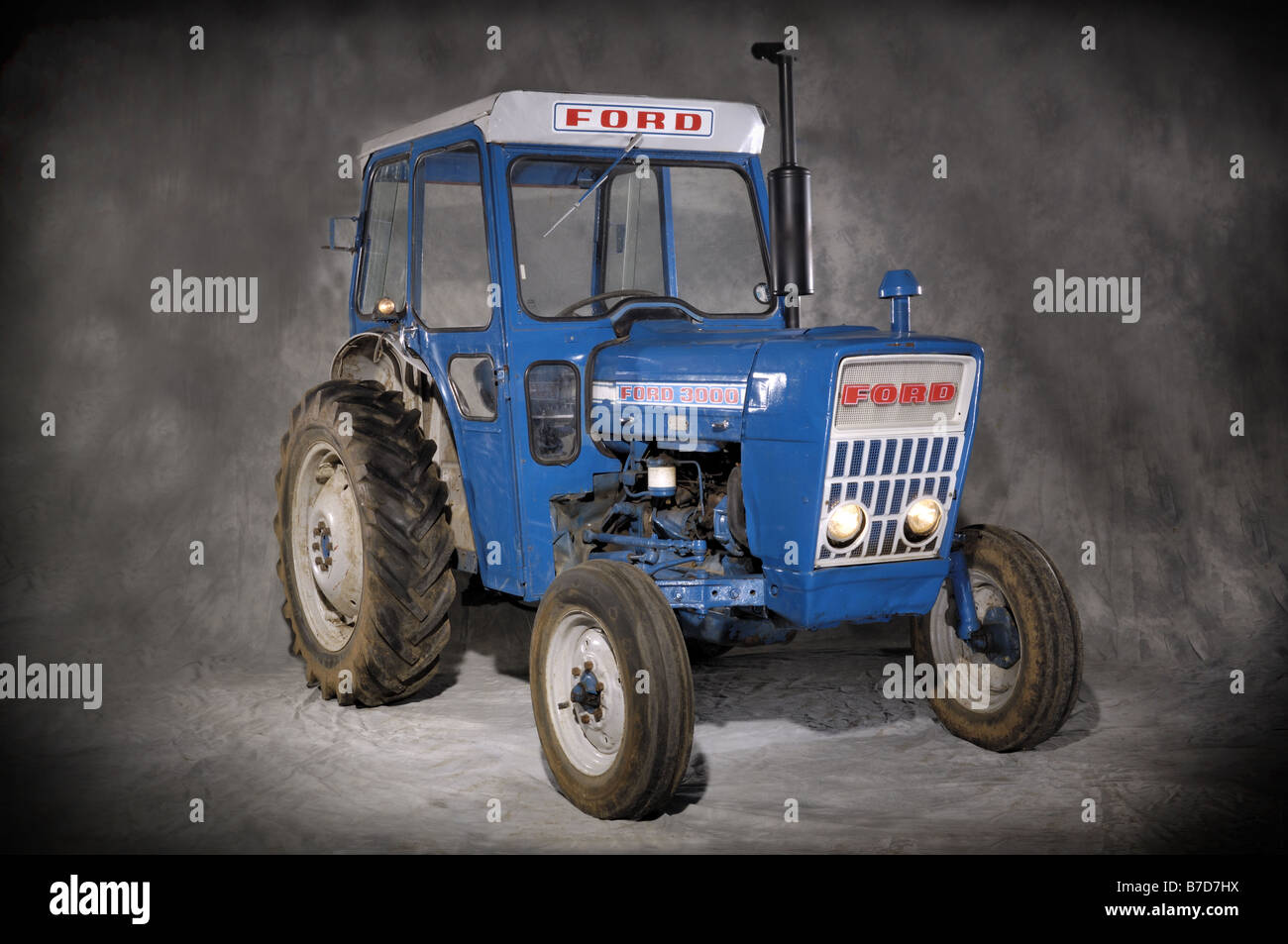 Ford 3000 vintage tractor hi-res stock photography and images - Alamy
