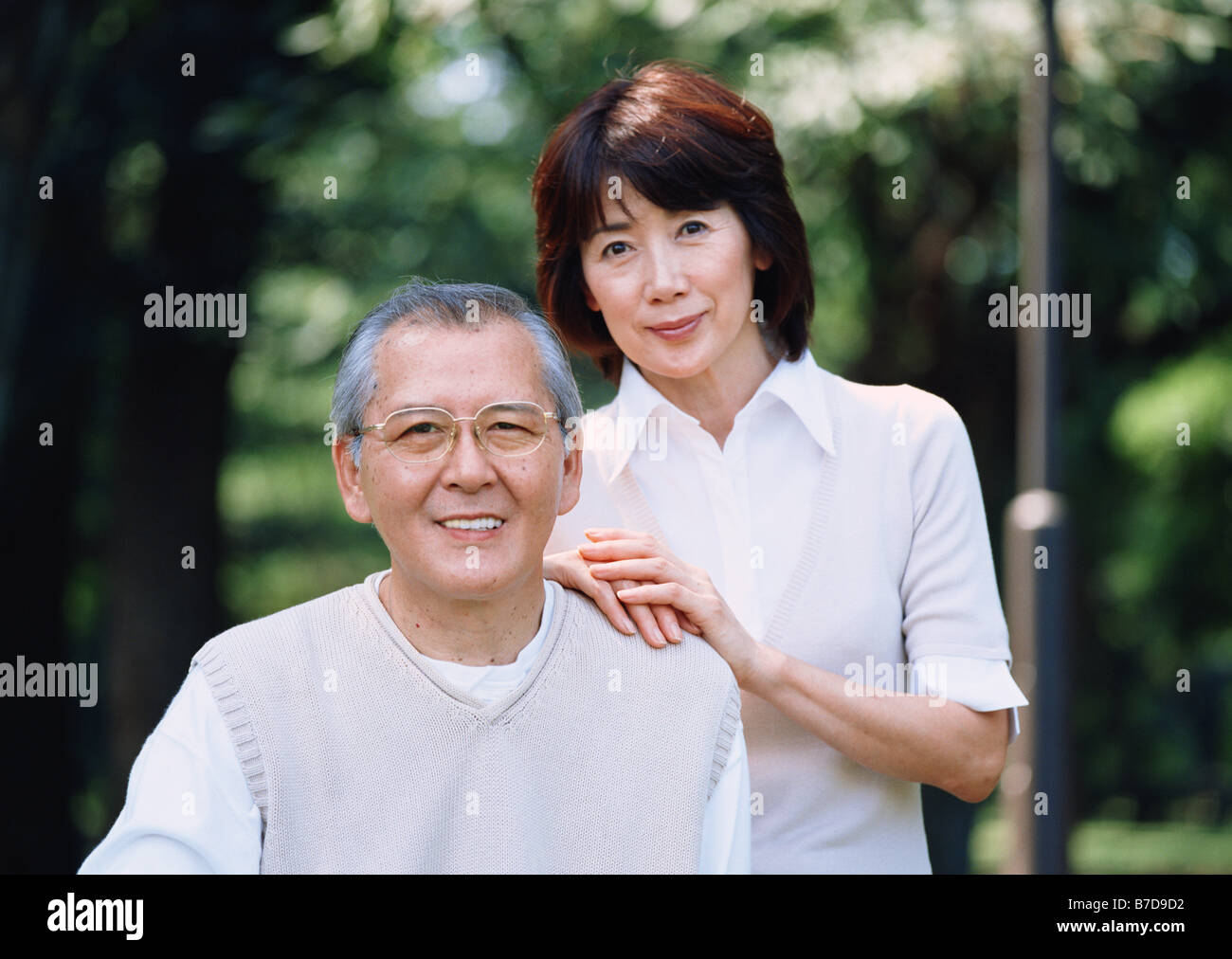 Mature couple meet park hi-res stock photography and images - Alamy