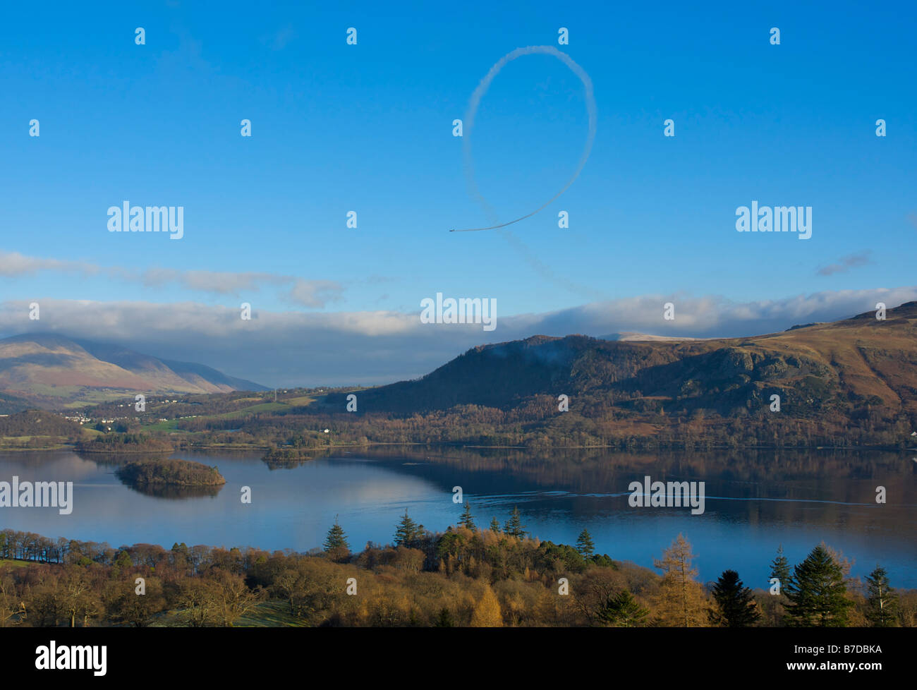 Small plane looping the loop over Derwent Water, Lake District National Park, Cumbria, England UK Stock Photo