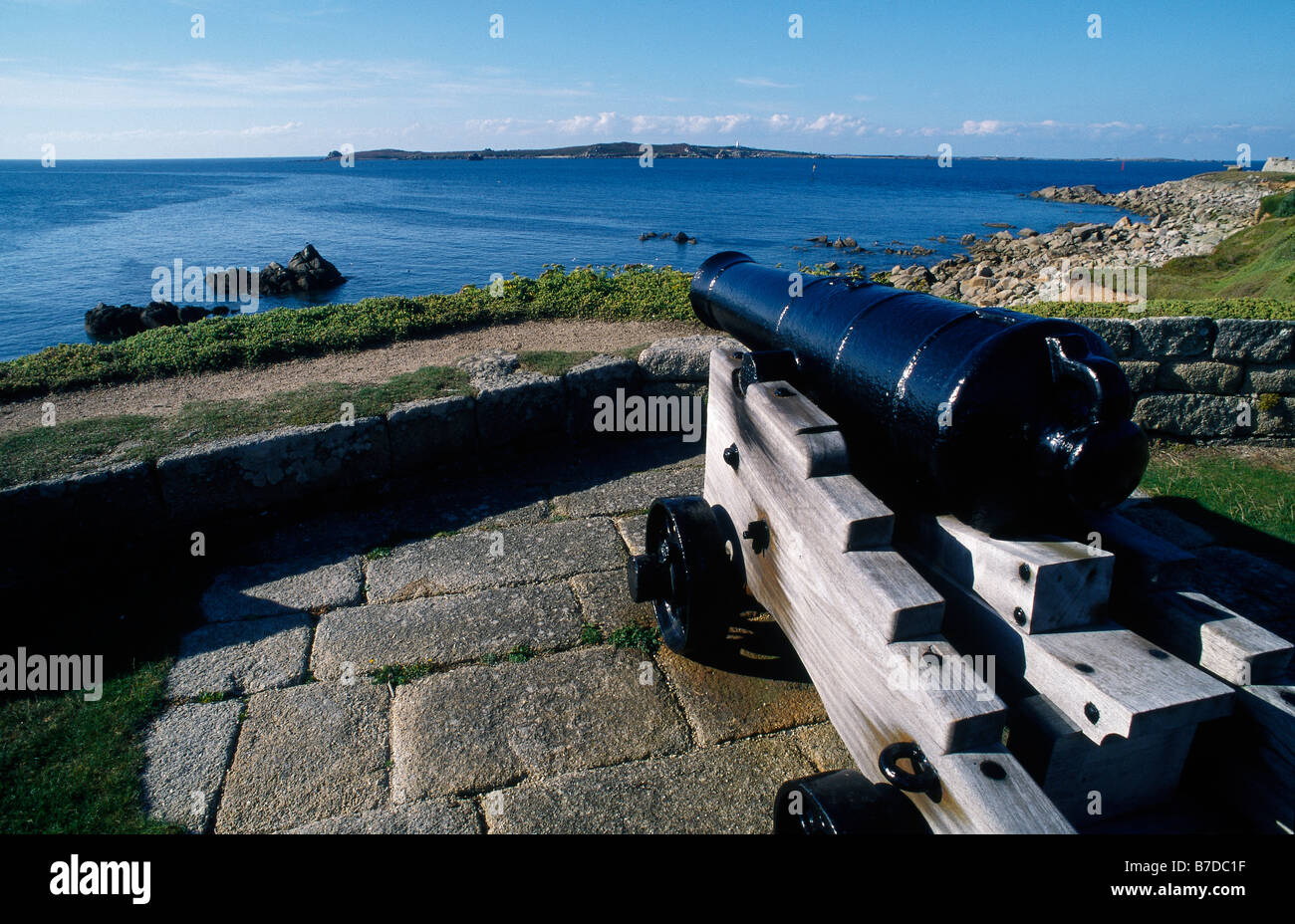 Gun battery On the Garrison Facing St Agnes Cannon ST MARYÕS ISLES OF