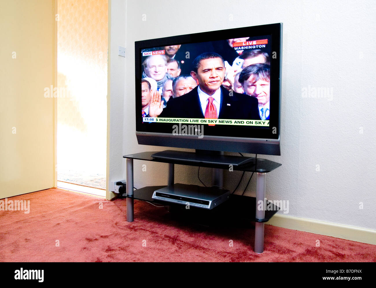 Viewed live on tv in the uk Barack Obama is sworn in as the 44th US president. Stock Photo