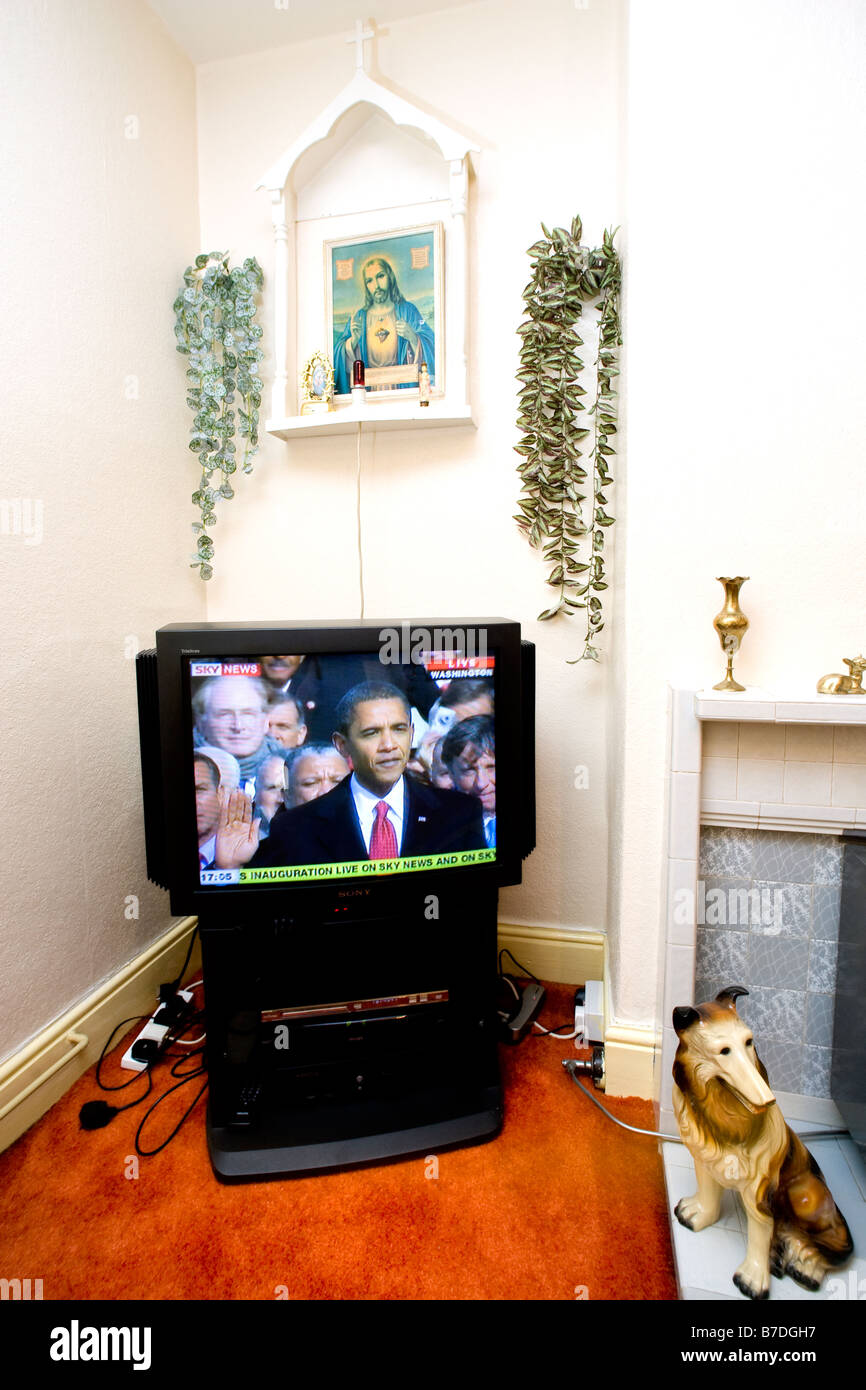 Viewed live on tv in the uk Barack Obama is sworn in as the 44th US president. Stock Photo
