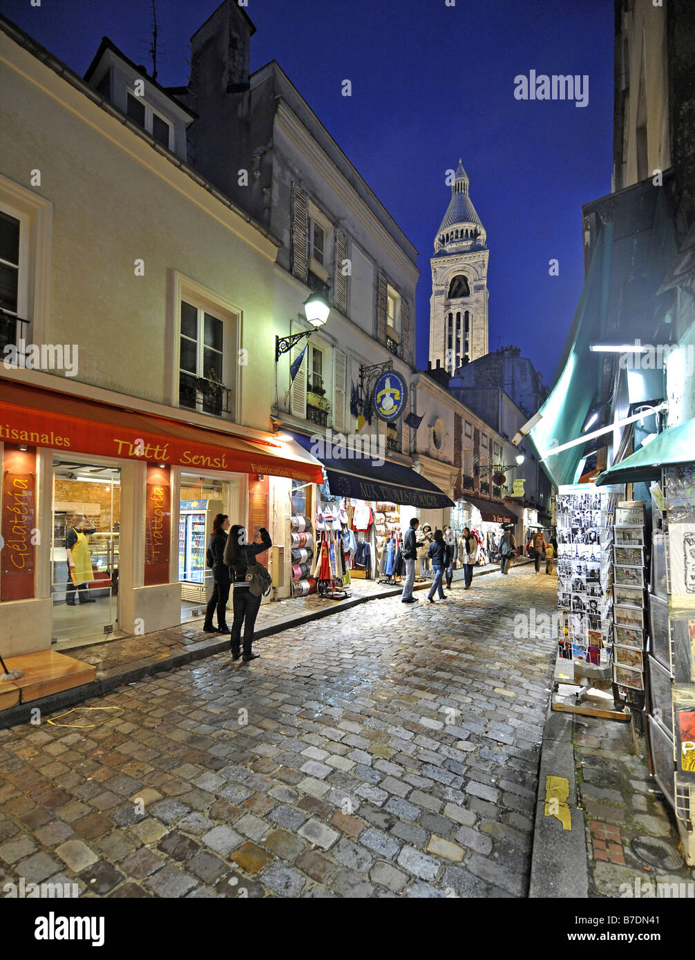 Cobbled Street At Montmartre Sacre Coeur In Background France Paris Stock Photo Alamy